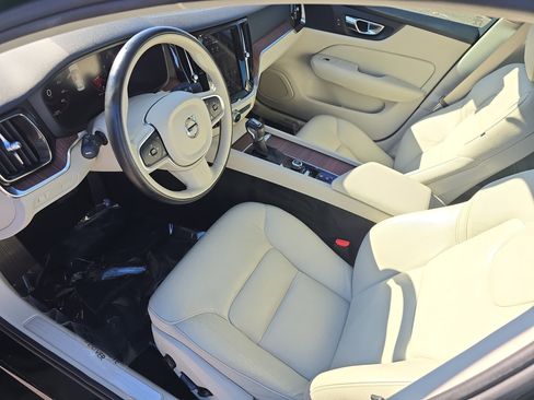 Used 2021 Volvo S60 T5 Momentum image 16