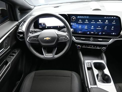 New 2026 Chevrolet Equinox EV LT w/ Midnight Package FWD image 24