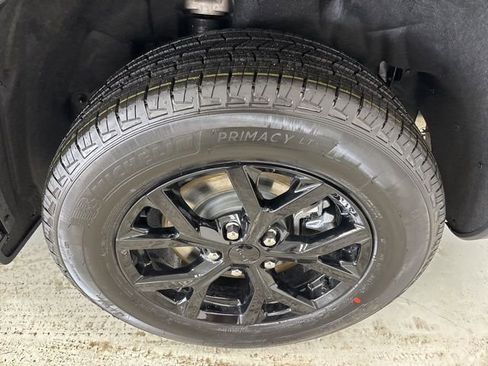 New 2025 Jeep Grand Cherokee L Altitude image 6