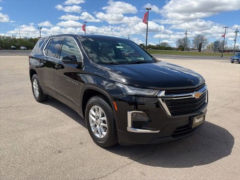 Used 2022 Chevrolet Traverse LS FWD image 8