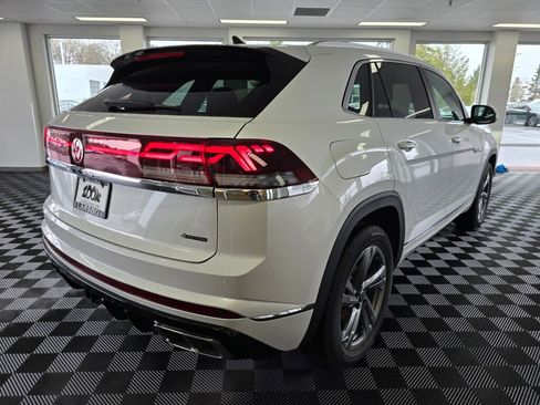 New 2024 Volkswagen Atlas Cross Sport SEL R-Line image 4
