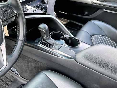Used 2018 Toyota Camry SE FWD image 16