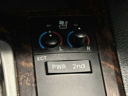 Used 2013 Toyota Land Cruiser AWD/4WD image 32