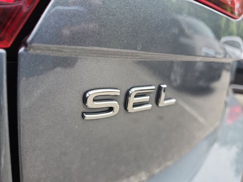 Used 2022 Volkswagen Tiguan SEL R-Line AWD/4WD image 32