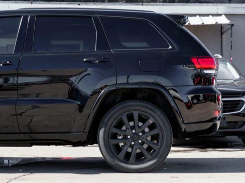 Used 2022 Jeep Grand Cherokee Laredo X RWD image 15