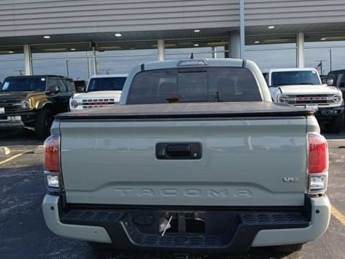 Used 2023 Toyota Tacoma TRD Off-Road w/ TRD Premium Off Road Package AWD/4WD image 9