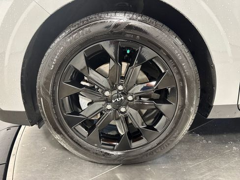 Certified 2024 Kia Carnival SX Prestige image 2