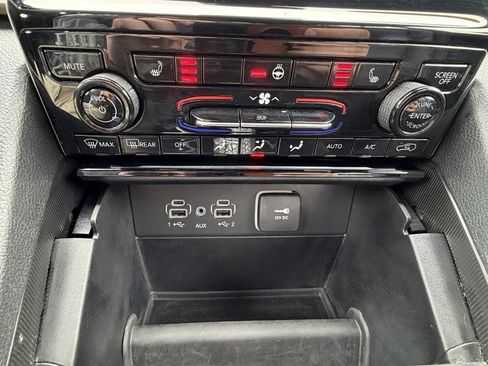Used 2025 Jeep Grand Cherokee Limited w/ Black Appearance Package AWD/4WD image 24