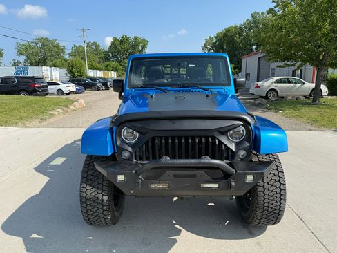 Used 2014 Jeep Wrangler Unlimited Sahara w/ Dual Top Group image 2