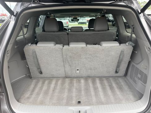 Used 2018 Toyota Highlander XLE AWD/4WD image 14