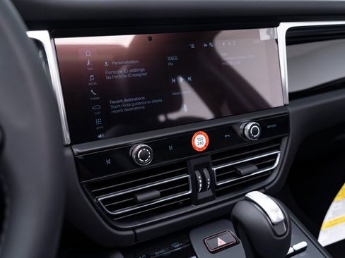 New 2025 Porsche Macan S image 25