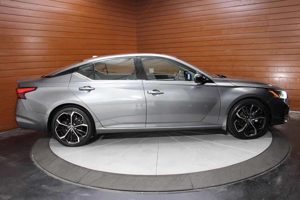 Used 2023 Nissan Altima 2.5 SR w/ SR Premium Package FWD image 8