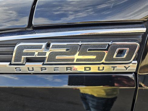 Used 2012 Ford F250 XLT w/ XLT Premium Pkg image 32
