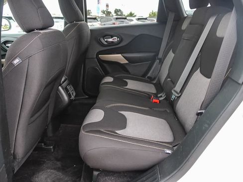 Used 2018 Jeep Cherokee Latitude image 18