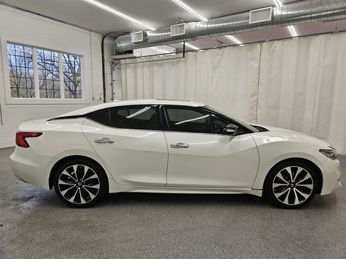 Used 2018 Nissan Maxima SR w/ Interior Lighting Package image 4