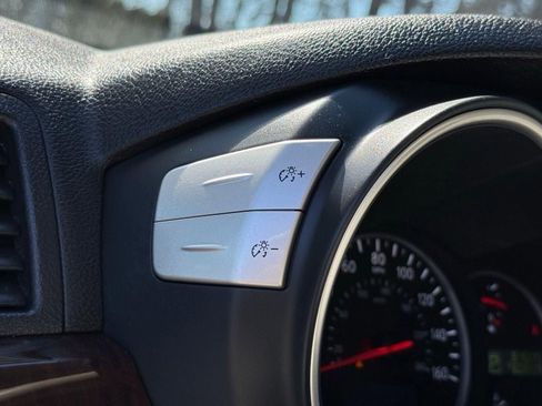 Used 2016 Nissan Quest SV image 42