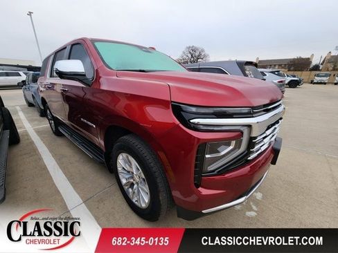 Used 2025 Chevrolet Suburban Premier image 1