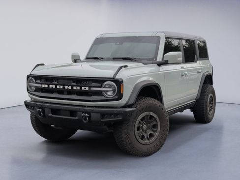 Used 2023 Ford Bronco Outer Banks w/ Sasquatch Package AWD/4WD image 2