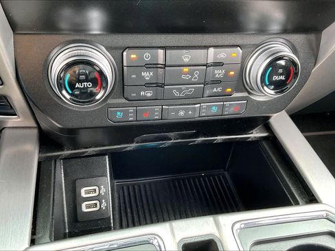 Used 2020 Ford F150 Platinum w/ Equipment Group 701A Luxury AWD/4WD image 32