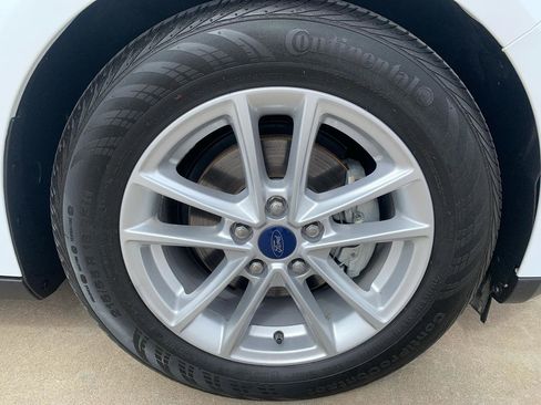Used 2018 Ford Focus SE FWD image 11