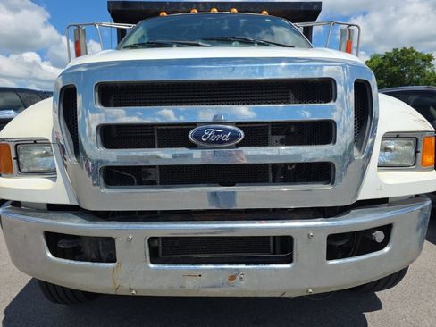 Used 2013 Ford F750 2WD Regular Cab Super Duty image 2