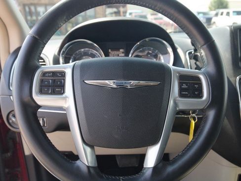 Used 2013 Chrysler Town & Country Touring FWD image 17