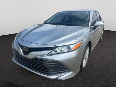 Used 2020 Toyota Camry XLE FWD image 1