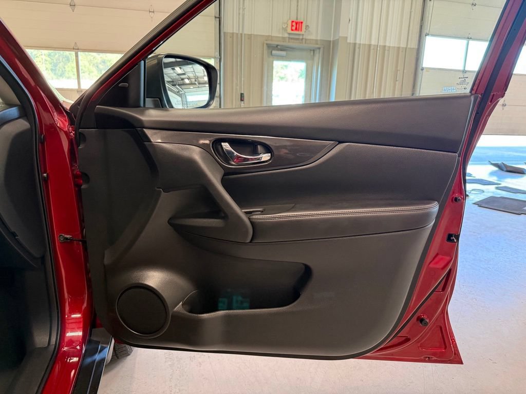 Used 2018 Nissan Rogue SV w/ Premium Package AWD/4WD image 30