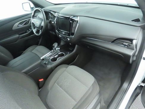 Used 2023 Chevrolet Traverse LT image 17