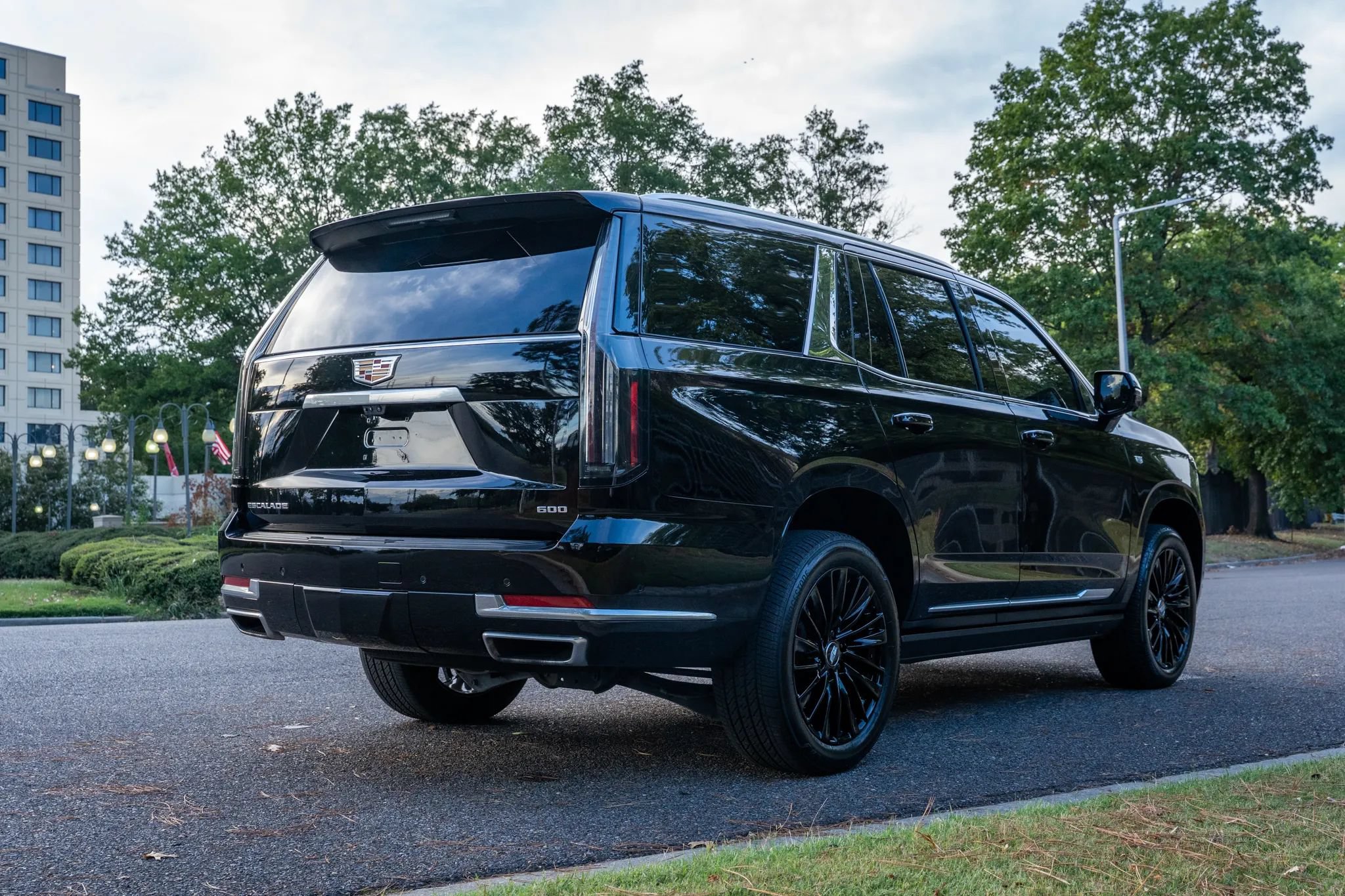 Used 2026 Cadillac Escalade Luxury w/ Touring Package AWD/4WD image 5
