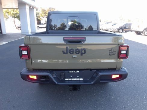 New 2025 Jeep Gladiator Willys image 7