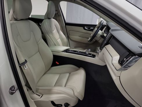 Used 2022 Volvo XC60 B5 Inscription w/ Advanced Package AWD/4WD image 29