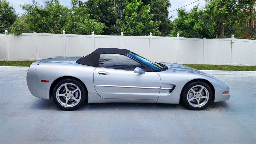 Used 2000 Chevrolet Corvette Convertible w/ Memory Pkg RWD image 17