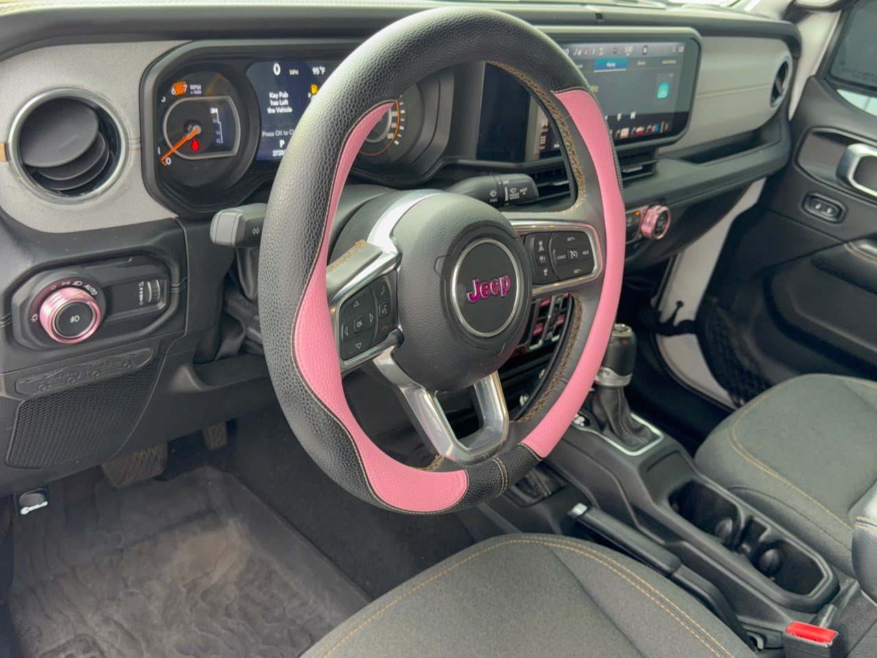 Used 2024 Jeep Wrangler Unlimited Sahara AWD/4WD image 4