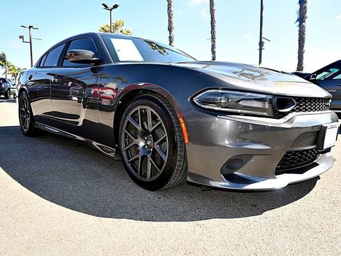 Used 2019 Dodge Charger Scat Pack w/ Plus Group RWD image 3