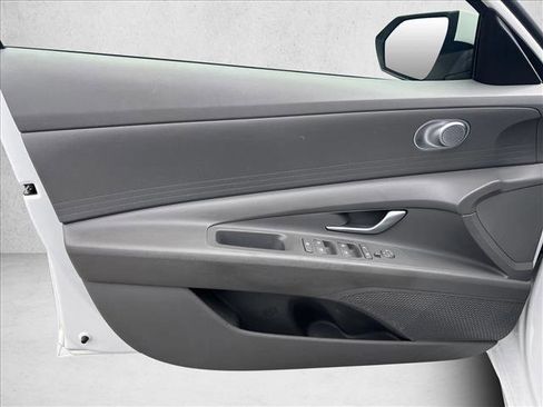 Used 2023 Hyundai Elantra SEL image 10