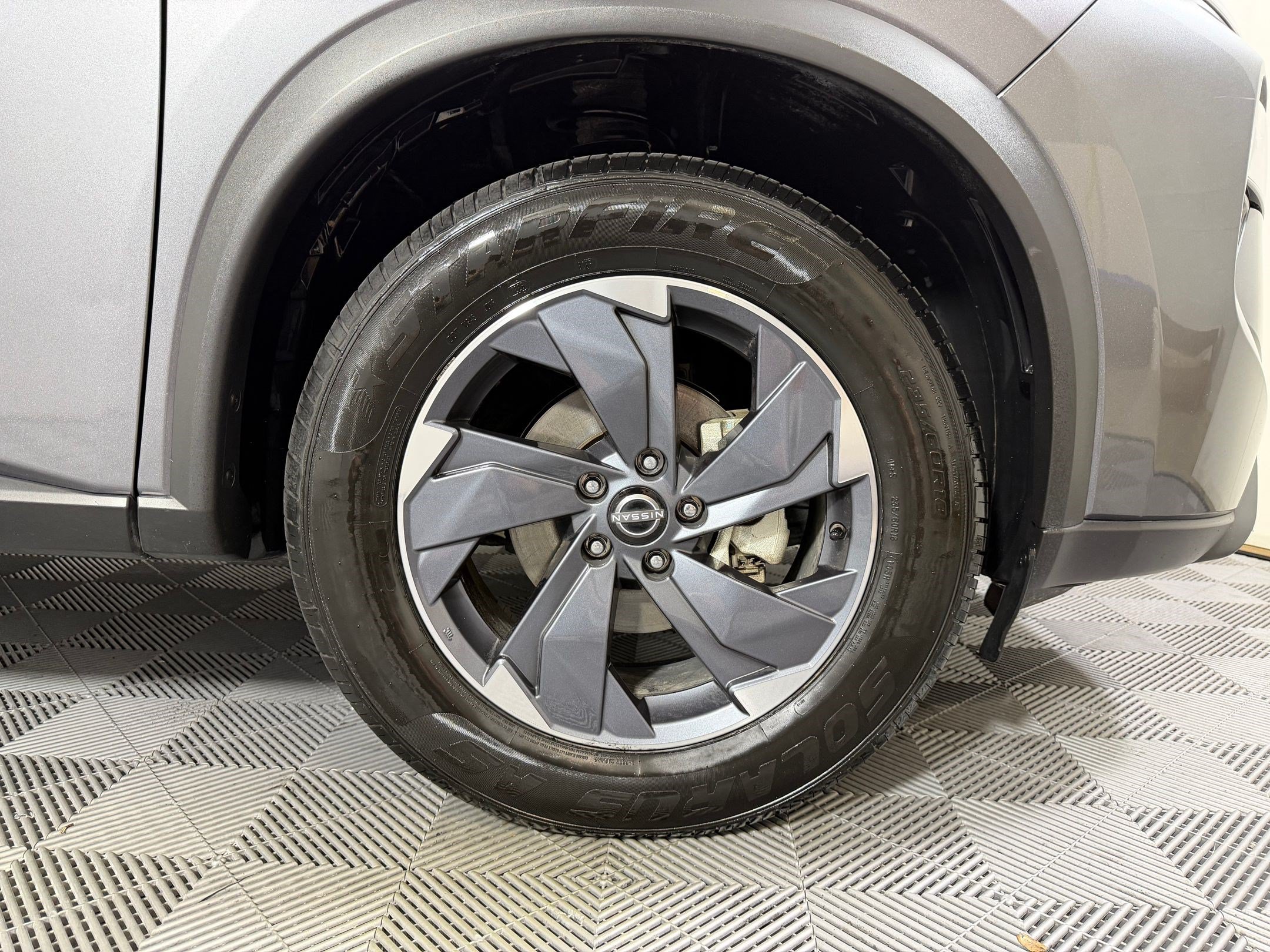 Used 2025 Nissan Rogue SV FWD image 10