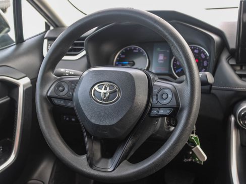 Used 2021 Toyota RAV4 LE image 16