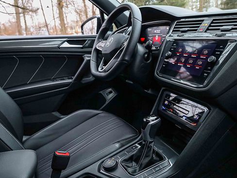 Used 2024 Volkswagen Tiguan SE R-Line image 26