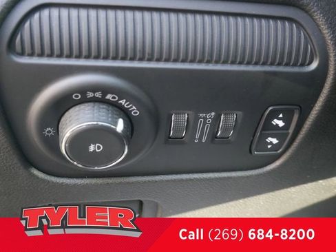 Used 2023 Jeep Wagoneer L Series II image 25