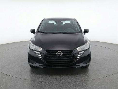 Used 2025 Nissan Versa SV image 2