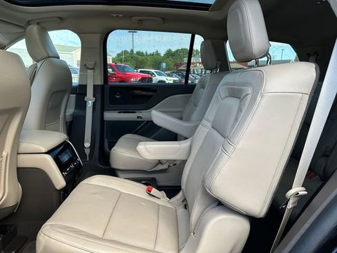 Used 2022 Lincoln Aviator Reserve w/ Equipment Group 201A image 16