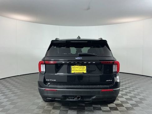 Used 2025 Ford Explorer Active AWD/4WD image 6