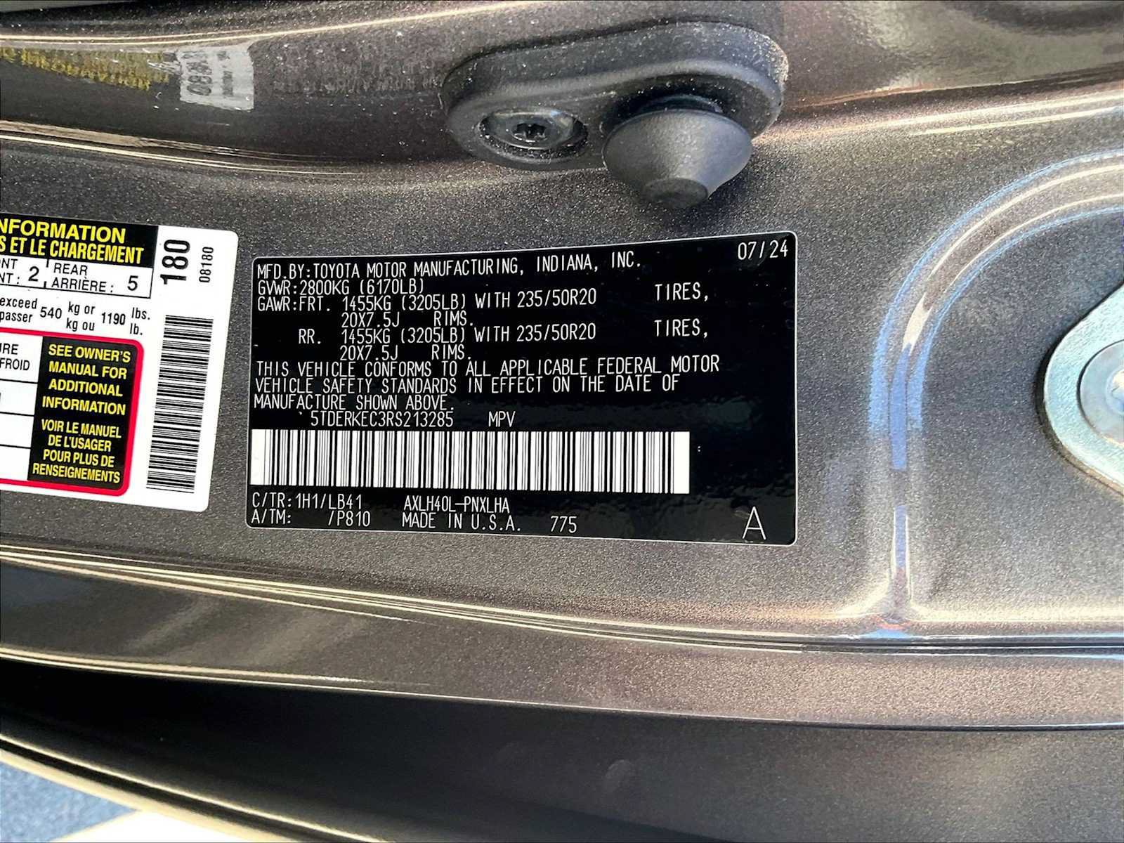 Used 2024 Toyota Sienna Platinum FWD image 32
