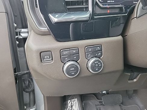 Used 2024 GMC Sierra 2500 SLT w/ SLT Premium Package AWD/4WD image 12
