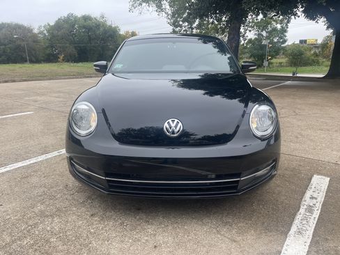 Used 2013 Volkswagen Beetle TDI image 2