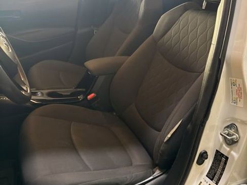 Used 2022 Toyota Corolla LE w/ Carpet Mat Package (TMS) image 6