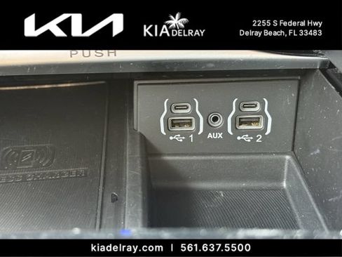 Used 2023 Chrysler Pacifica Pinnacle FWD image 25
