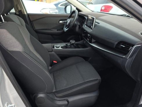 Used 2022 Nissan Rogue SV image 5