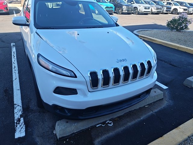 Used 2018 Jeep Cherokee Latitude FWD image 4